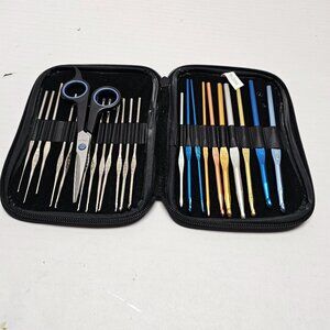 Boye Set Aluminum & Steel Crochet Hooks Scissors Zippered Case Knitting Knit